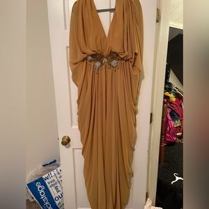 Beautiful maxi dress worn only once for couple of ours just like new.